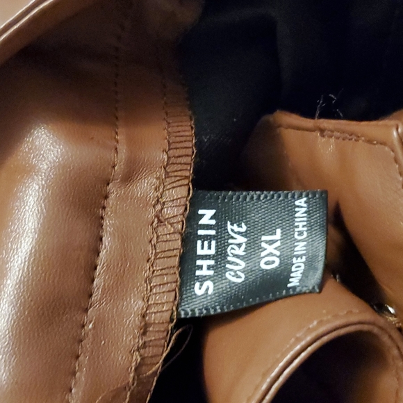Shein plus women's vegan leather pants - Picture 9 of 10